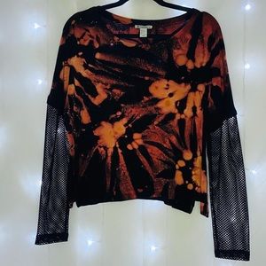 T shirt with mesh sleeves